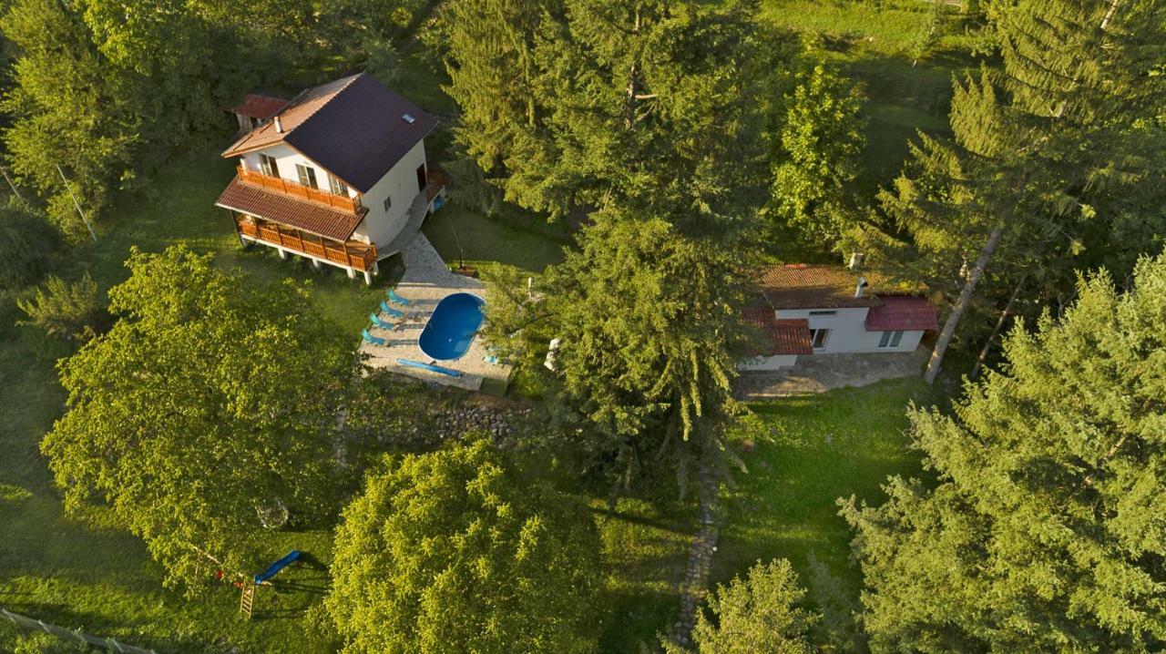 Пе́Трови Вили Ribaritsa Buitenkant foto