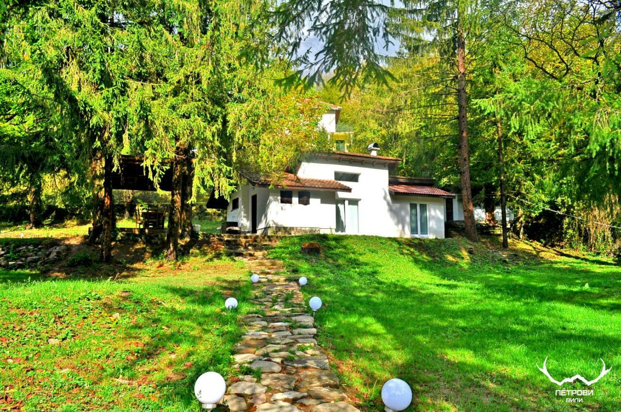 Пе́Трови Вили Ribaritsa Buitenkant foto